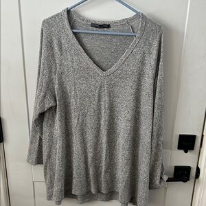 Chris & Carol Heather Gray Long Sleeve V-Neck Top